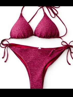 Shimmery Burgundy Bikini Set 🩷
Size L - adjustable straps. 

#glitter #bikini